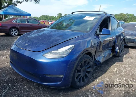 2022 Tesla Model Y Long Range Dual Motor All-Wheel Drive z USA, uszkodzony, nr VIN 7SAYGDEE7NF371470